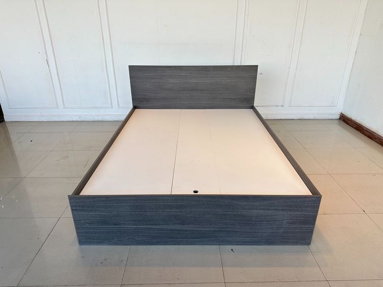 เตียง 5 ฟุต ด้านข้างมีช่องเก็บของ 2 ลิ้นชัก โครงไม้ MDF สีเทาเข้ม  รูปที่ 2