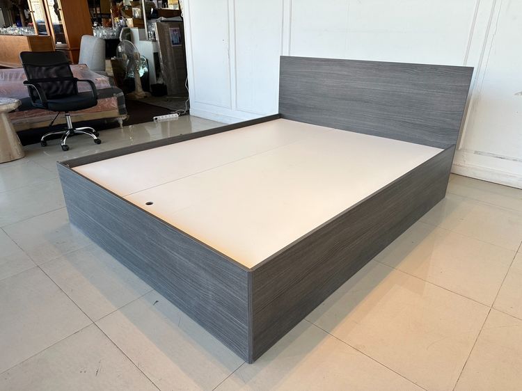 เตียง 5 ฟุต ด้านข้างมีช่องเก็บของ 2 ลิ้นชัก โครงไม้ MDF สีเทาเข้ม  รูปที่ 4
