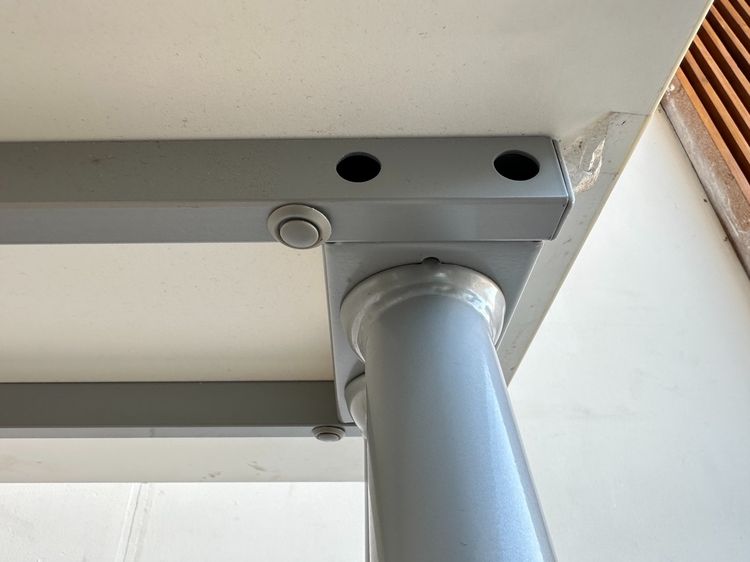 โต๊ะทำงาน แบรนด์ IKEA รุ่น THYGE ท็อปไม้ MDF สีขาว ขาเหล็ก รูปที่ 10