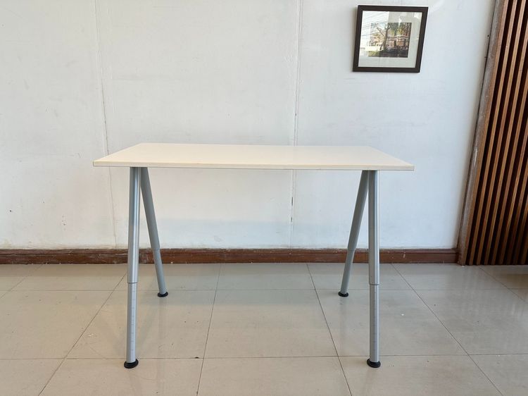 โต๊ะทำงาน แบรนด์ IKEA รุ่น THYGE ท็อปไม้ MDF สีขาว ขาเหล็ก รูปที่ 15