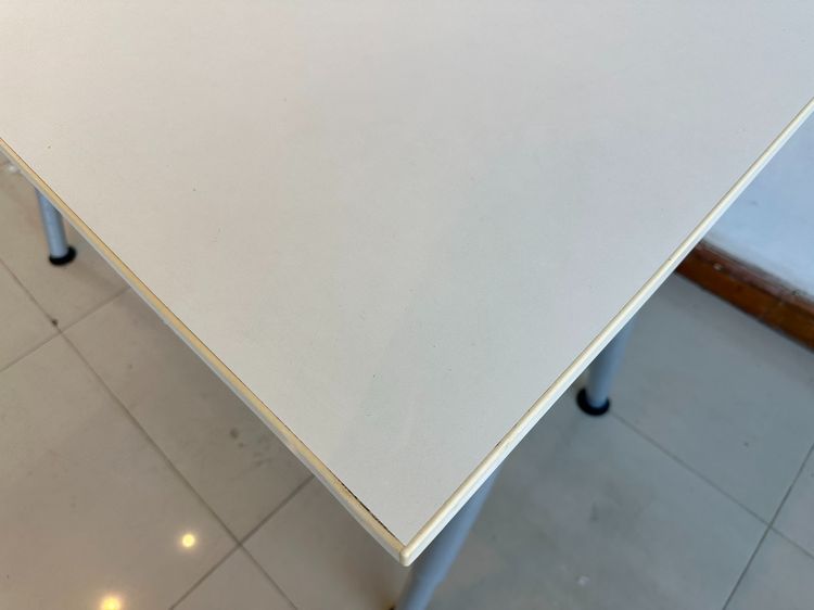 โต๊ะทำงาน แบรนด์ IKEA รุ่น THYGE ท็อปไม้ MDF สีขาว ขาเหล็ก รูปที่ 6