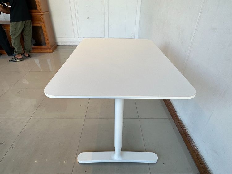 โต๊ะทำงาน แบรนด์ IKEA รุ่น BEKANT ท็อปไม้ MDF ขาเหล็ก รูปที่ 4