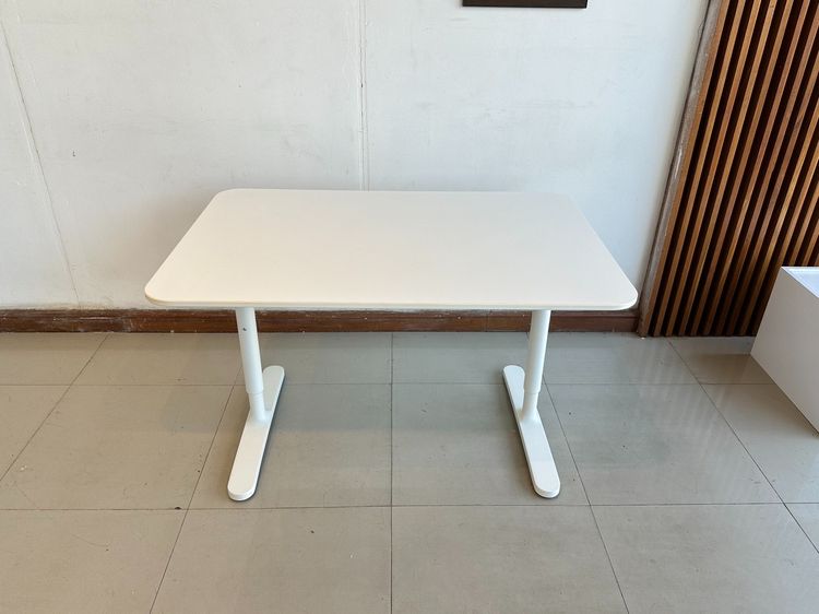 โต๊ะทำงาน แบรนด์ IKEA รุ่น BEKANT ท็อปไม้ MDF ขาเหล็ก รูปที่ 2