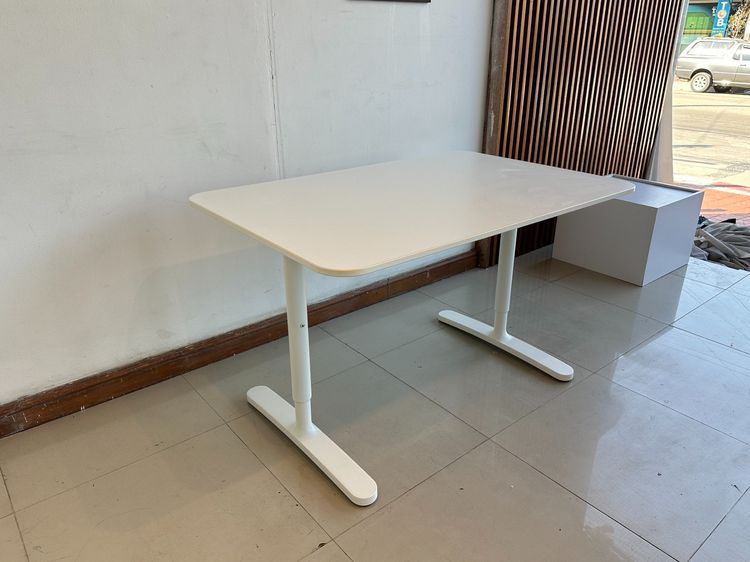 โต๊ะทำงาน แบรนด์ IKEA รุ่น BEKANT ท็อปไม้ MDF ขาเหล็ก รูปที่ 3