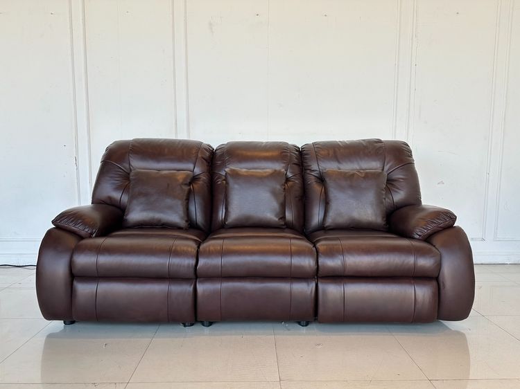 โซฟา 3 ที่นั่ง เบาะหนังแท้ผิวสัมผัสสีน้ำตาล