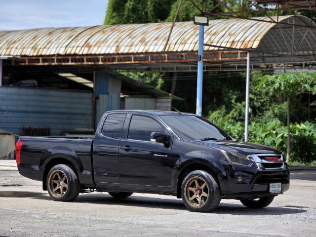 รถ Isuzu D-MAX 1.9 S สี ดำ