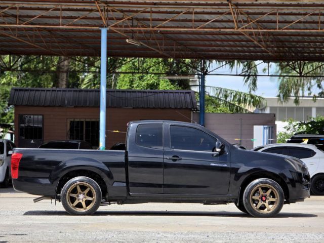 Isuzu D-MAX 2017 1.9 S Pickup ดีเซล ไม่ติดแก๊ส เกียร์ธรรมดา ดำ รูปที่ 2