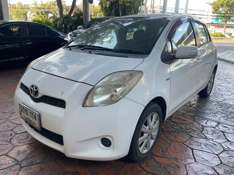 Toyota Yaris 2013 1.5 E Sedan เบนซิน ไม่ติดแก๊ส เกียร์อัตโนมัติ ขาว รูปที่ 3