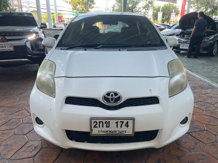 Toyota Yaris 2013 1.5 E Sedan เบนซิน ไม่ติดแก๊ส เกียร์อัตโนมัติ ขาว รูปที่ 2