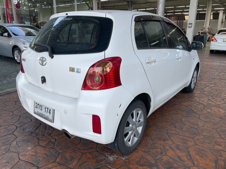 Toyota Yaris 2013 1.5 E Sedan เบนซิน ไม่ติดแก๊ส เกียร์อัตโนมัติ ขาว รูปที่ 4