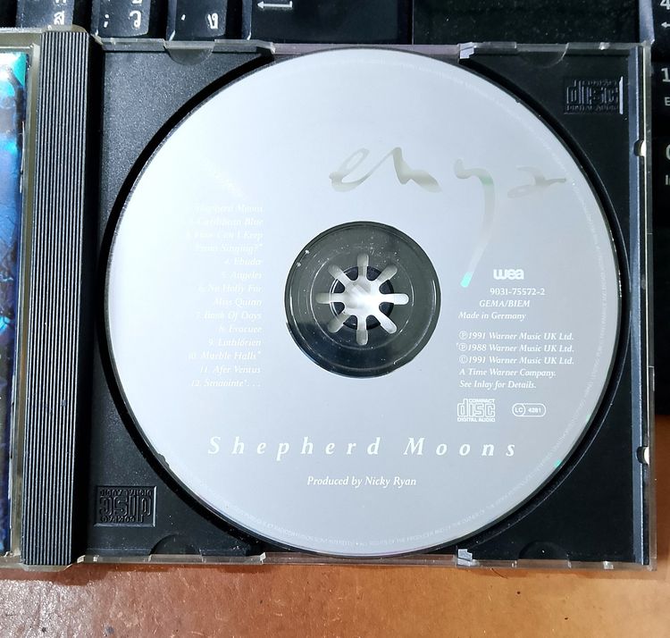 CD อัลบั้ม Shepherd Moons ของ Enya ศิลปินชาวไอริช  รูปที่ 4