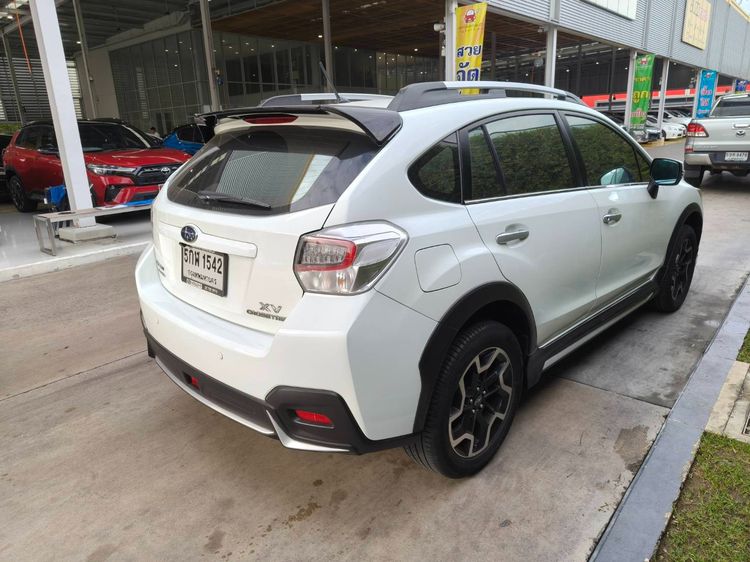Subaru XV 2016 2.0 Crosstrek 4WD Utility-car เบนซิน ไม่ติดแก๊ส เกียร์อัตโนมัติ ขาว รูปที่ 4