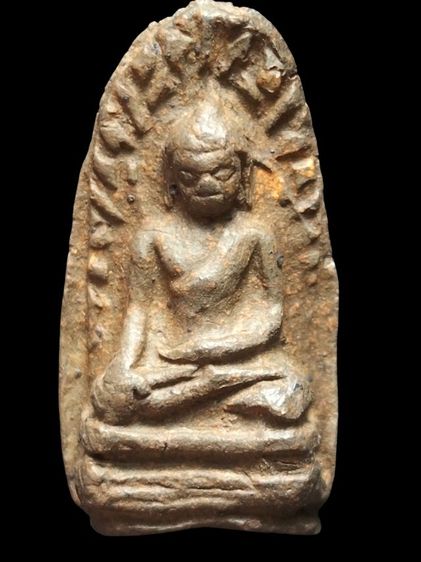 พระรอดลำพูนเนื้อเขียวหินครกครับ