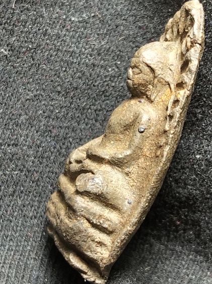 พระรอดลำพูนเนื้อเขียวหินครกครับ รูปที่ 17