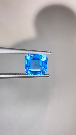 พลอยโทปาซสีน้ำเงินธรรมชาติจากสวิตเซอร์แลนด์ – เจียระไนแบบแอสเชอร์ – 3.57 กะรัต รูปที่ 7