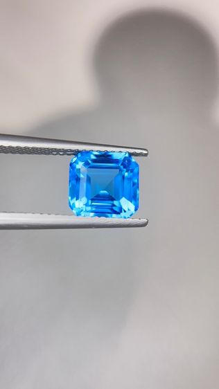 พลอยโทปาซสีน้ำเงินธรรมชาติจากสวิตเซอร์แลนด์ – เจียระไนแบบแอสเชอร์ – 3.57 กะรัต รูปที่ 9