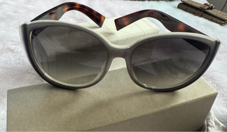 แว่นตากันแดด 