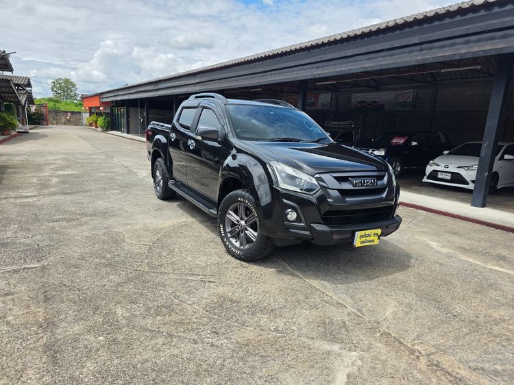 รถ Isuzu D-MAX 3.0 V-Cross Max Z Prestige 4WD สี ดำ