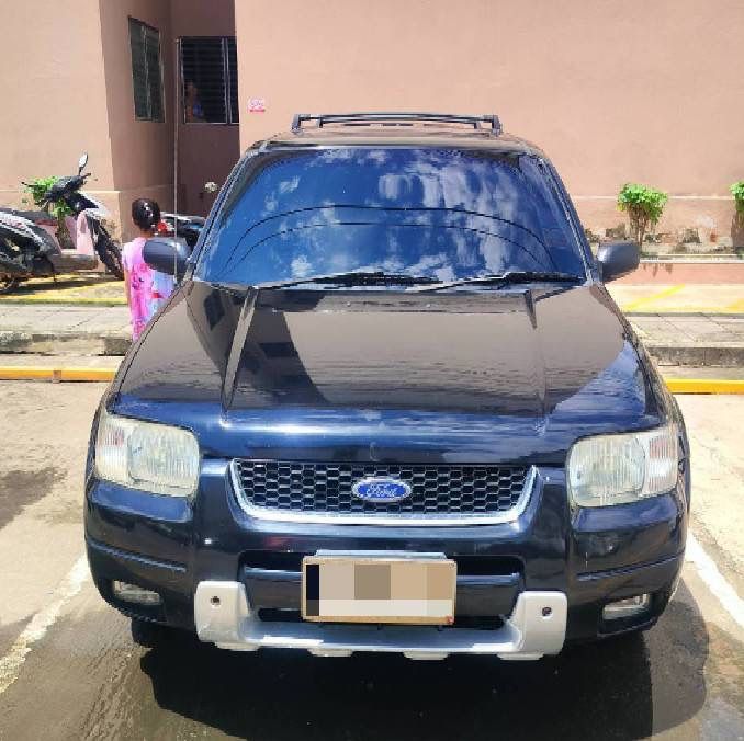 รถ Ford Escape 3.0 XLT 4WD สี ดำ