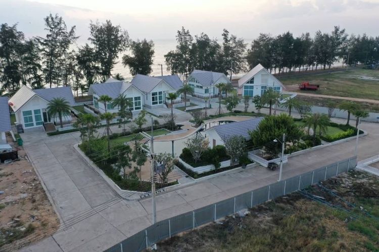 มีบางส่วน  ขายบ้านพักตากอากาศหรูติดทะเลทับสะแก ขนาด 125 ตรว. 176 ตรม. ประจวบคีรีขันธ์ รูปที่ 2