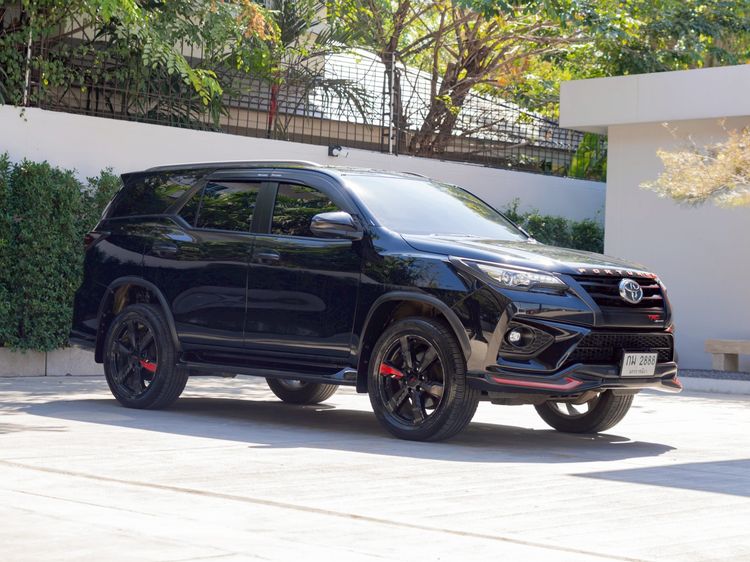Toyota Fortuner 2018 2.8 TRD Sportivo Utility-car ดีเซล ไม่ติดแก๊ส เกียร์อัตโนมัติ ดำ