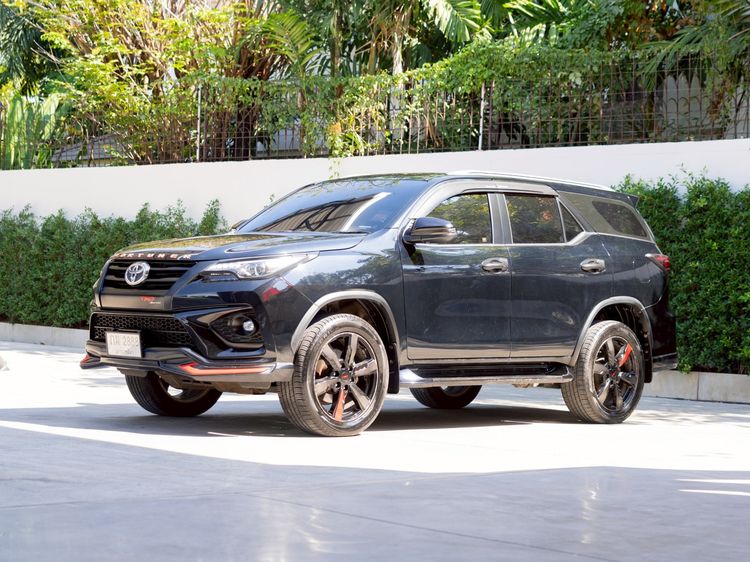 Toyota Fortuner 2018 2.8 TRD Sportivo Utility-car ดีเซล ไม่ติดแก๊ส เกียร์อัตโนมัติ ดำ รูปที่ 3