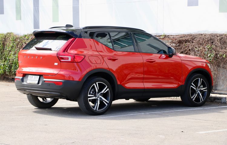 Volvo XC40 2021 2.0 T5 R-Design 4WD Utility-car ปลั๊กอินไฮบริด (PHEV) ไม่ติดแก๊ส เกียร์อัตโนมัติ แดง รูปที่ 4