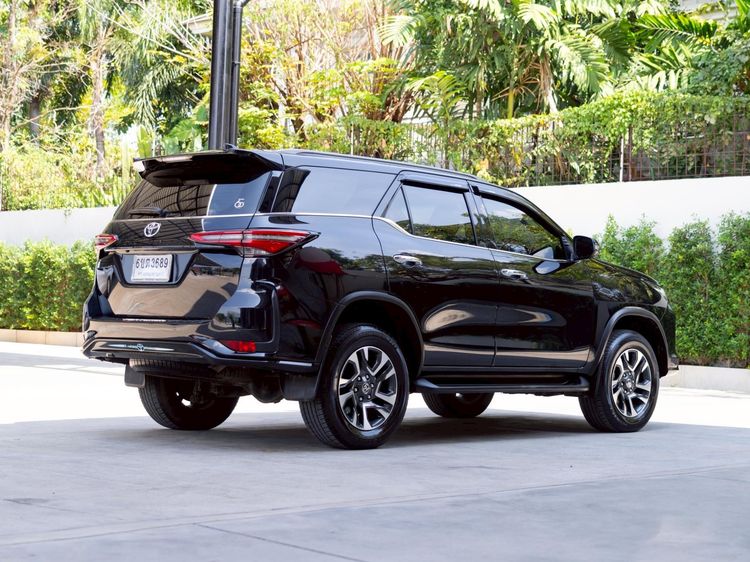 Toyota Fortuner 2022 2.4 Leader V Utility-car ดีเซล ไม่ติดแก๊ส เกียร์อัตโนมัติ ดำ รูปที่ 4