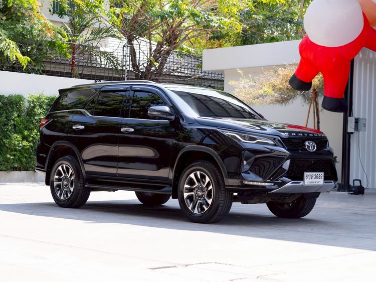 รถ Toyota Fortuner 2.4 Leader V สี ดำ