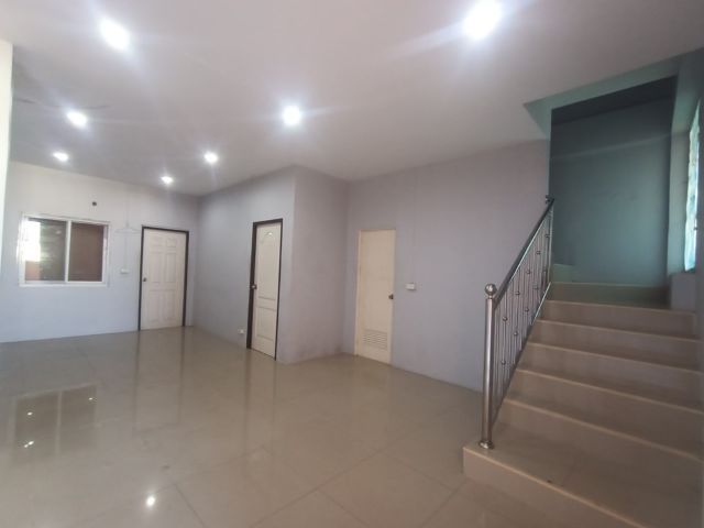 ทาวน์โฮมสองชั้น ข้างร้านหมูกระทะ ใกล้สวนจงสถิต ตลาดคุณนายบางบอน รูปที่ 4