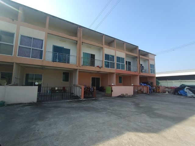 ทาวน์โฮมสองชั้น ข้างร้านหมูกระทะ ใกล้สวนจงสถิต ตลาดคุณนายบางบอน