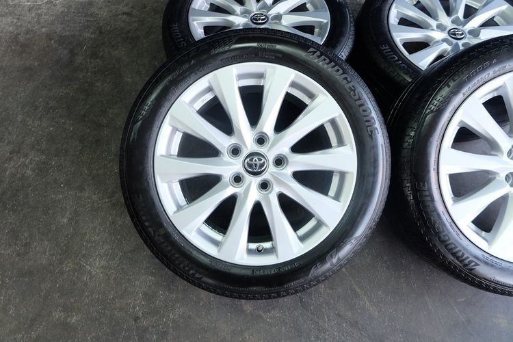 🚘  Camry ACV70 17 นิ้ว + ยาง Bridgestone ขนาด  215 55R17  ปี23  รูปที่ 2