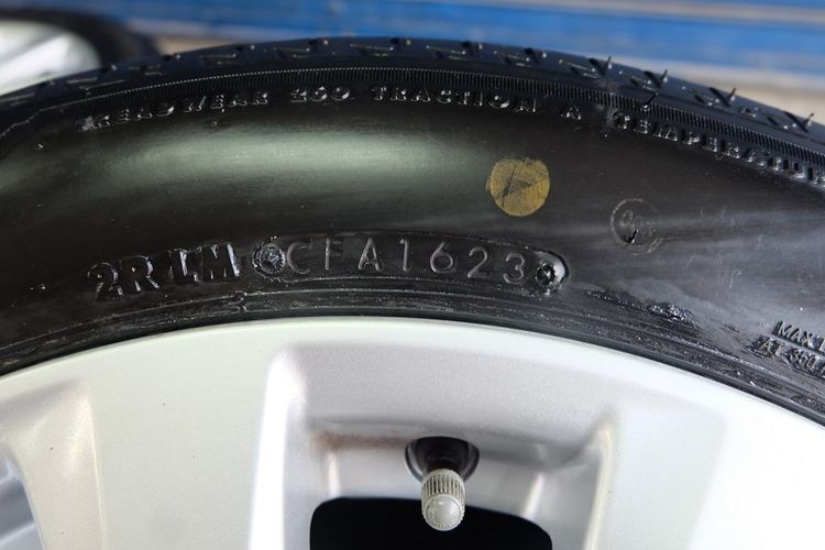 🚘  Camry ACV70 17 นิ้ว + ยาง Bridgestone ขนาด  215 55R17  ปี23  รูปที่ 3
