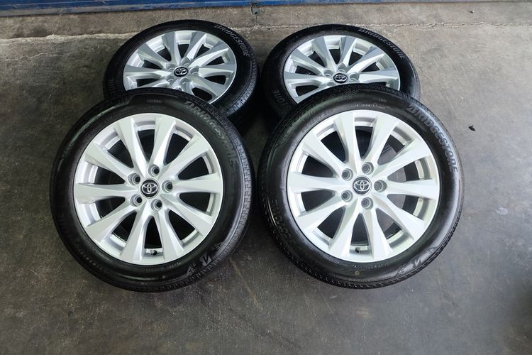 🚘  Camry ACV70 17 นิ้ว + ยาง Bridgestone ขนาด  215 55R17  ปี23 
