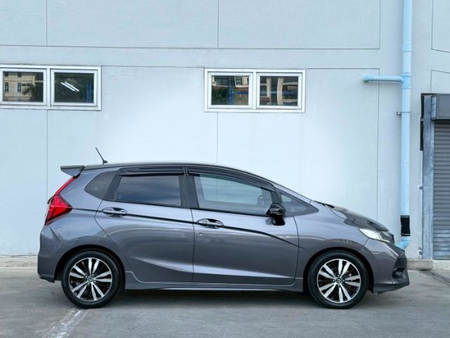 Honda Jazz 2019 1.5 RS i-VTEC Sedan เบนซิน ไม่ติดแก๊ส เกียร์อัตโนมัติ เทา รูปที่ 2