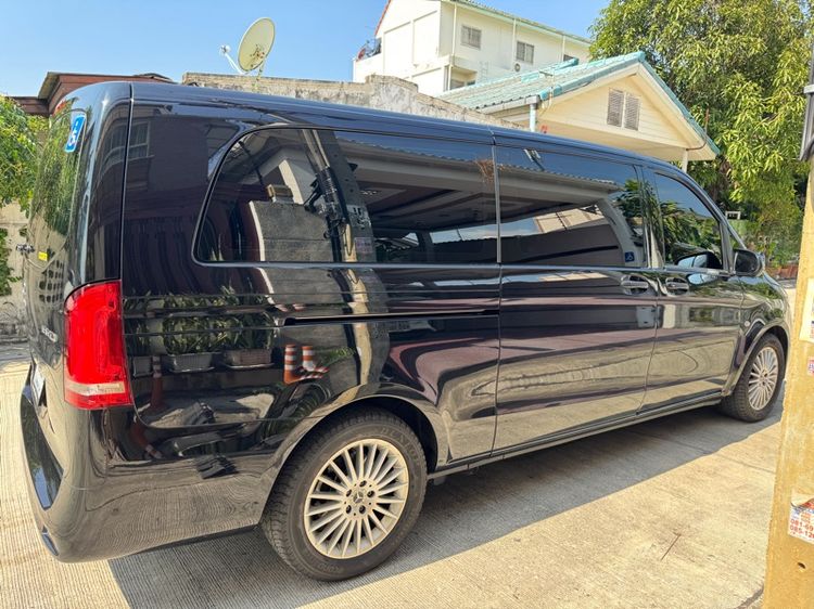 Mercedes-Benz V-Class 2023 Vito Van ดีเซล เกียร์อัตโนมัติ ดำ รูปที่ 4