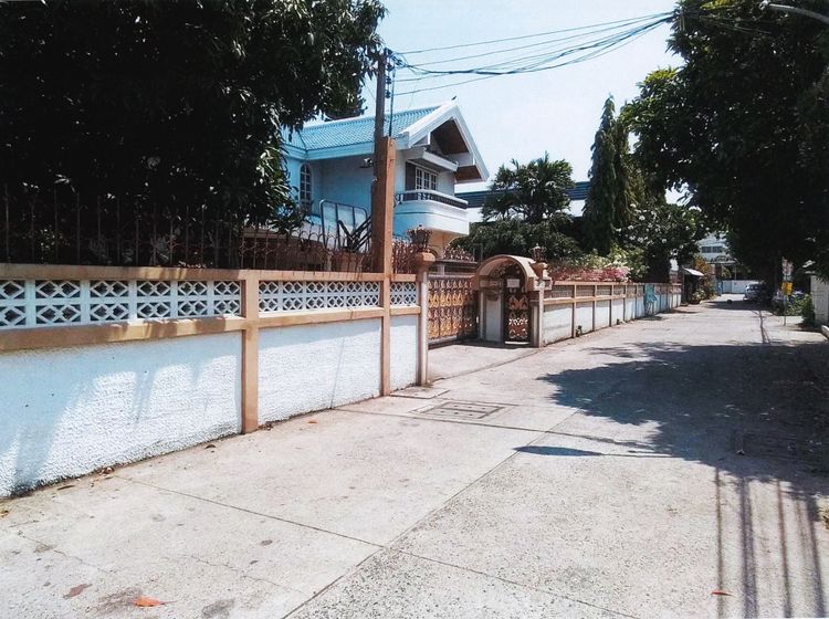 อื่นๆ มีบางส่วน สร้างเสร็จก่อน 2010 🏡✨ขายบ้านพร้อมที่ดินสิ่งปลูกสร้าง 3 โฉนด ถนนสุขุมวิท 115 ไม่ลึก ที่ดินสวย เจ้าของขายเองค่ะ รูปที่ 3