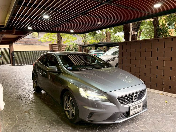 รถ Volvo V40 2.0 T4 สี เทา