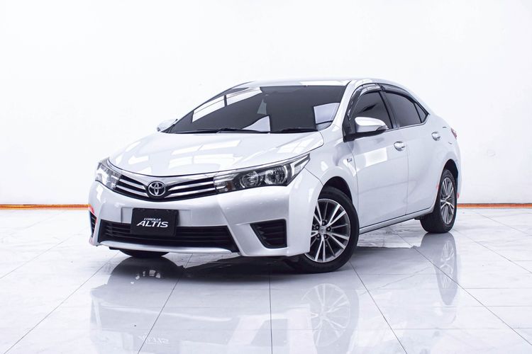 รถ Toyota Altis 1.8 E สี ขาว