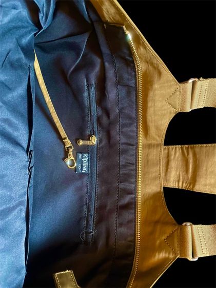 กระเป๋าสะพาย สีทองน้ำตาล กระเป๋าKIPLING รูปที่ 4