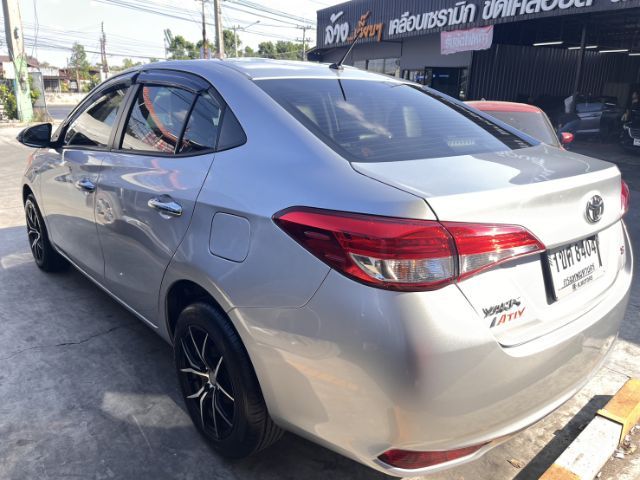 รถ Toyota Yaris ATIV 1.2 S สี บรอนซ์เงิน