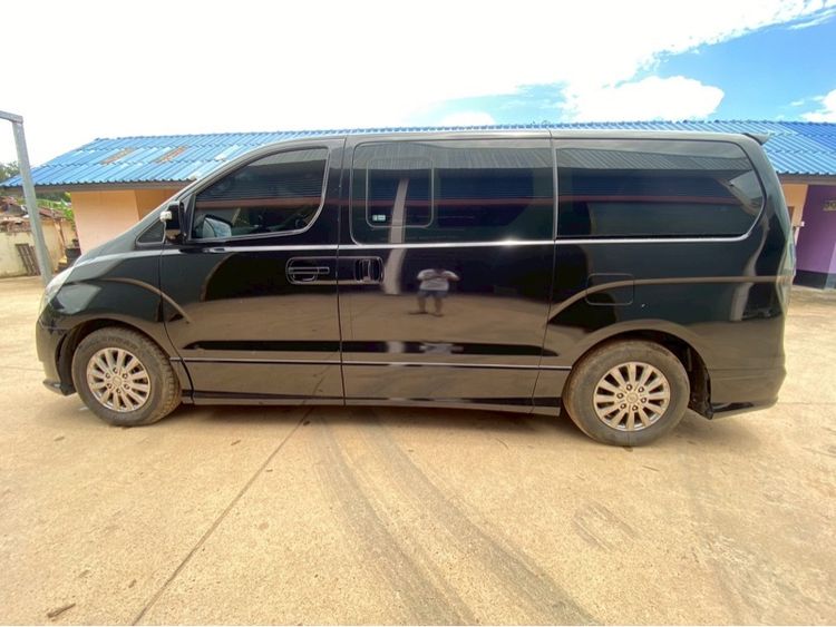 Hyundai H-1  2017 2.5 Deluxe Utility-car ดีเซล ไม่ติดแก๊ส เกียร์อัตโนมัติ ดำ รูปที่ 2