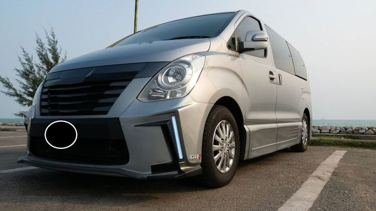 Hyundai H-1  2017 2.5 Maesto Touring Van ดีเซล ไม่ติดแก๊ส เกียร์อัตโนมัติ เทา รูปที่ 2