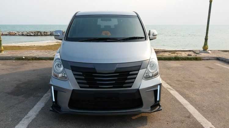 รถ Hyundai H-1  2.5 Maesto Touring สี เทา