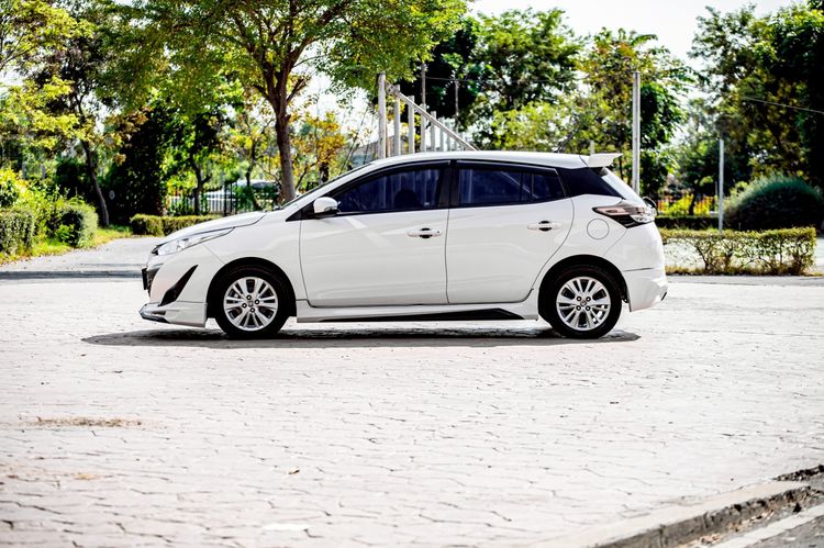 Toyota Yaris ATIV 2019 1.2 Entry Sedan เบนซิน เกียร์อัตโนมัติ ขาว รูปที่ 2