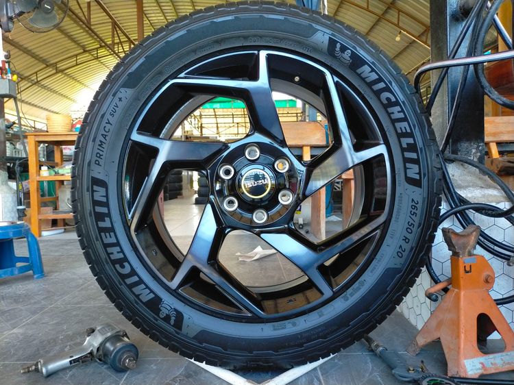 แม็กอีซูซุ rs ป้ายแดงสีเดิม ขอบ20 พร้อมยางมิชลิน 265 50 20 ปลายปี24 ใส่ isuzu ตัวสูงได้ทุกรุ่น mu-x mu7