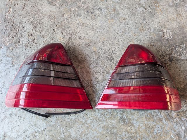 ไฟท้าย ดำ-แดง 1คู่ Benz W202 