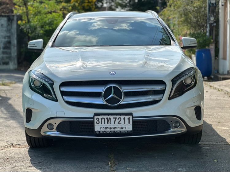 รถ Mercedes-Benz GLA-Class GLA200 สี ขาว