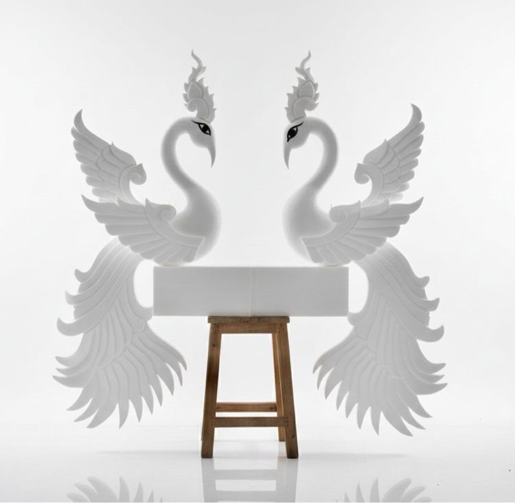 หงส์แกะสลักโรยกากเพชร รูปที่ 2