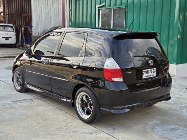 Honda Jazz 2005 1.5 E-V VTEC Sedan เบนซิน ไม่ติดแก๊ส เกียร์อัตโนมัติ ดำ รูปที่ 4